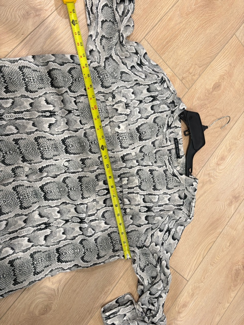 Black Tape_ Snakeskin Print Top‎ - Black & White size L - Picture 4 of 6